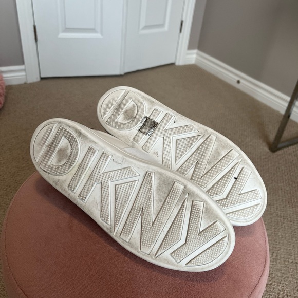 DKNY Sneaker - Picture 8 of 10